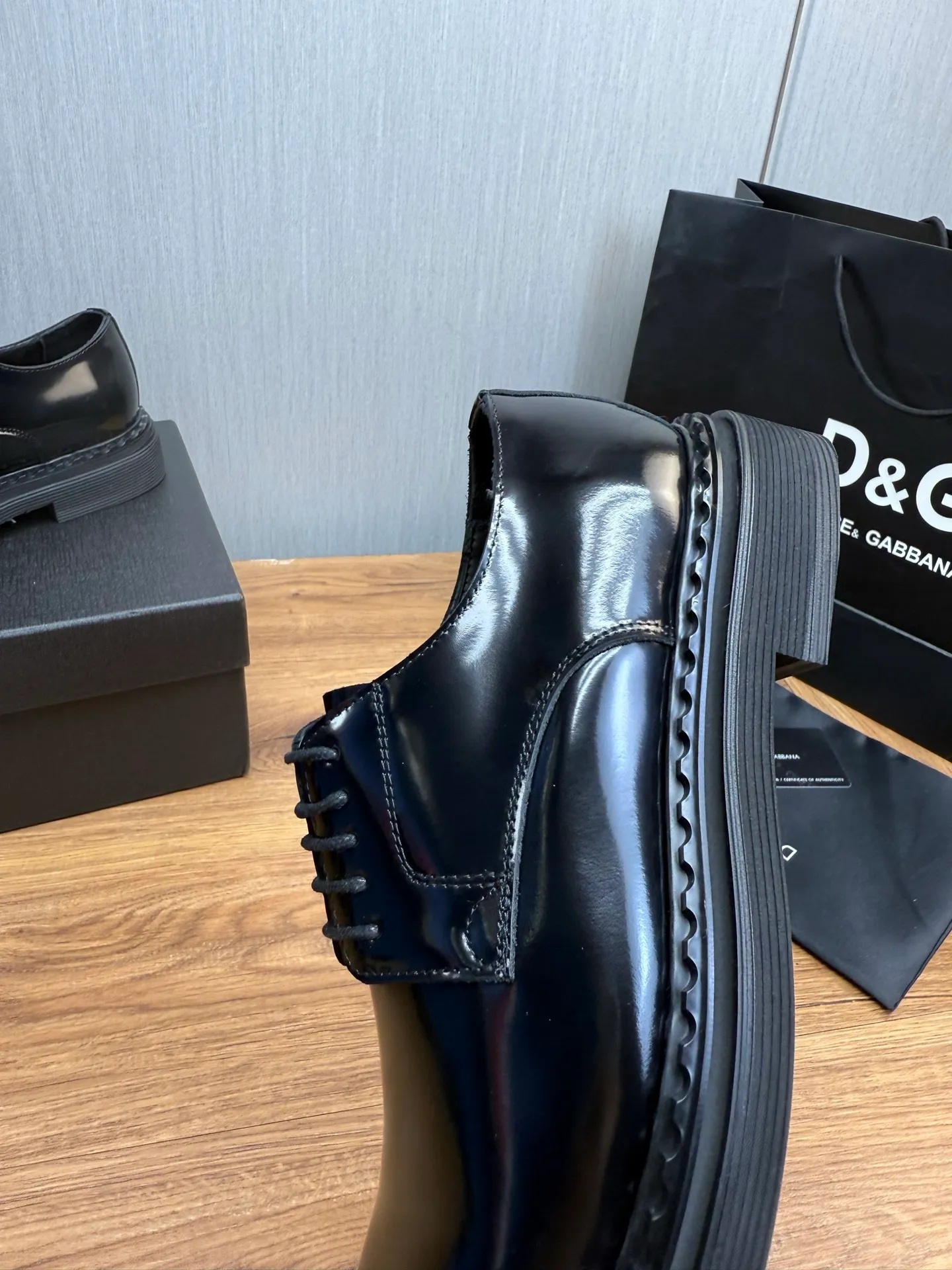 Men's shoes 💰900💰 DG. Men's casual lace-up leather shoes, the latest hot style 🔥 1:1 original purchase quality, top quality goods ⬆️The upper is imported open-edge beaded cowhide, cowhide, and cow suede. The hand-made three-dimensional stitching highlights the round toe design. The inner foot pads are all imported cowhide, with the original wear-resistant foam outsole, matching code 39-44, (38, 45 custom-made, non-returnable)